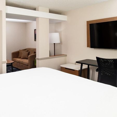 Fairfield Inn & Suites Greensboro Wendover Екстериор снимка