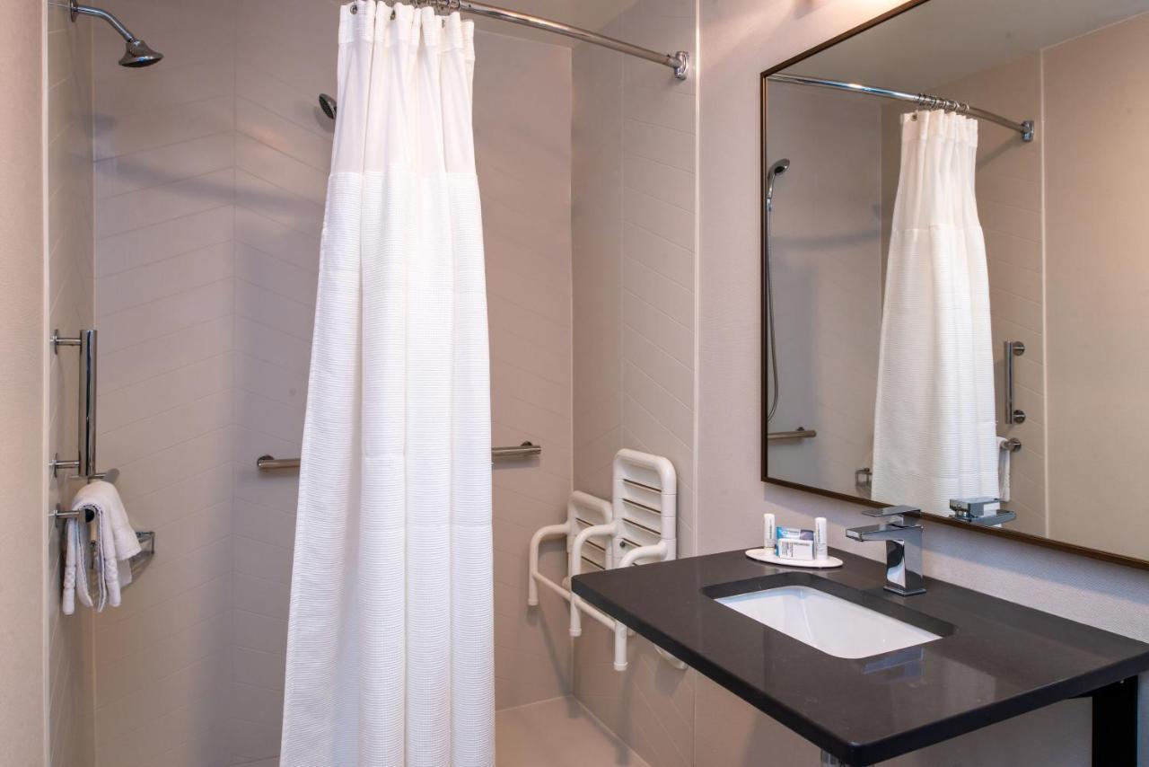 Fairfield Inn & Suites Greensboro Wendover Екстериор снимка