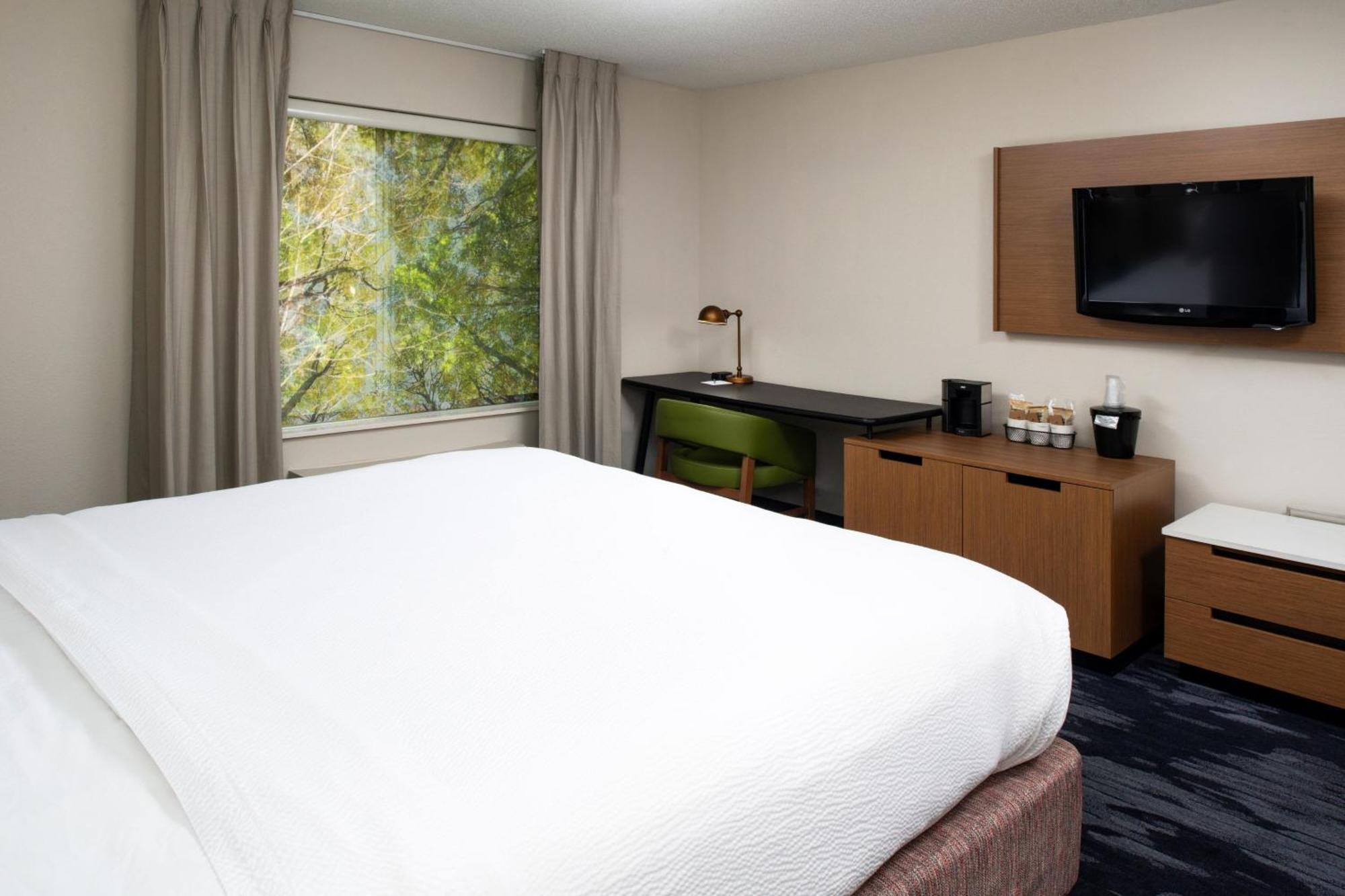 Fairfield Inn & Suites Greensboro Wendover Екстериор снимка
