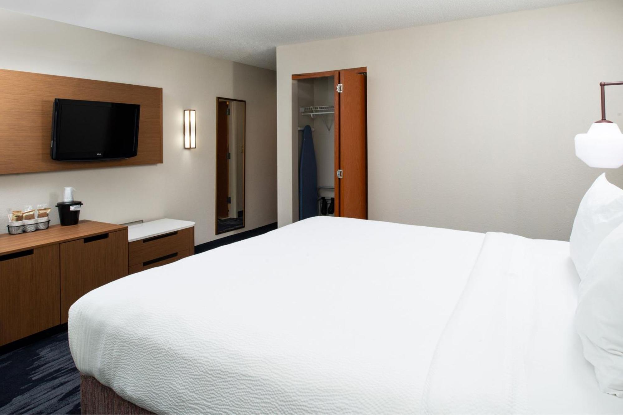 Fairfield Inn & Suites Greensboro Wendover Екстериор снимка