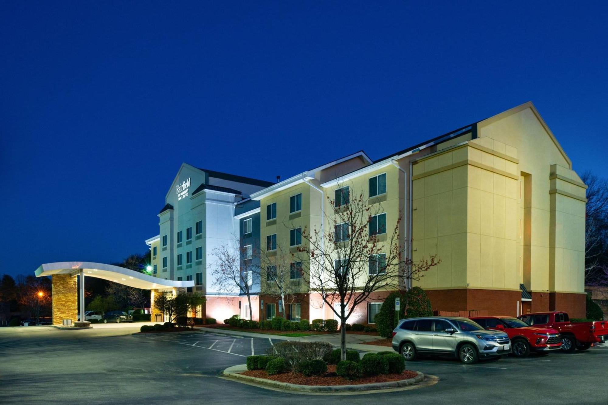 Fairfield Inn & Suites Greensboro Wendover Екстериор снимка