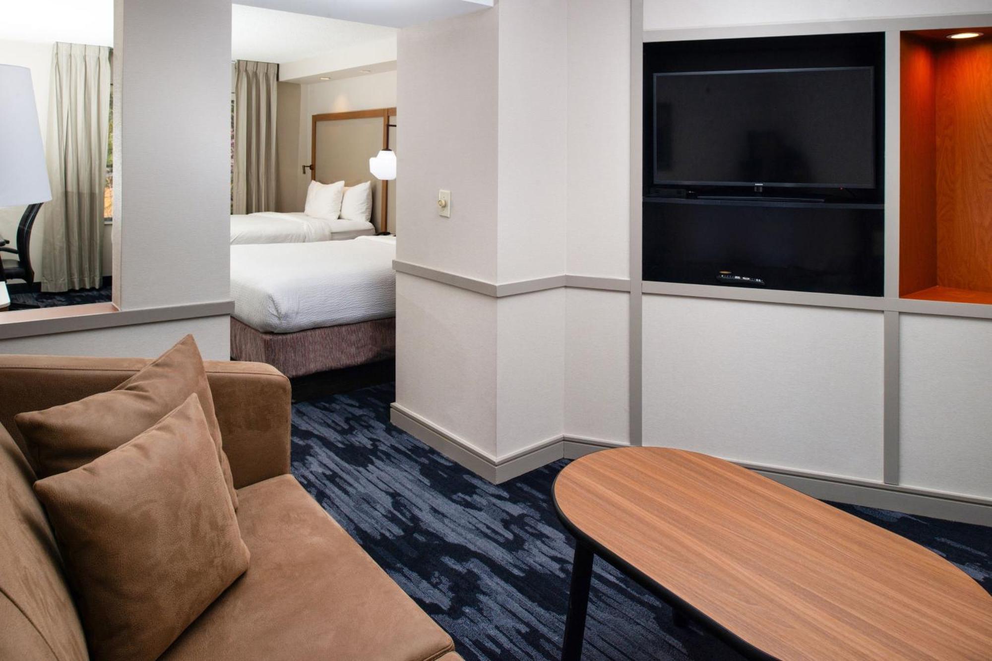 Fairfield Inn & Suites Greensboro Wendover Екстериор снимка