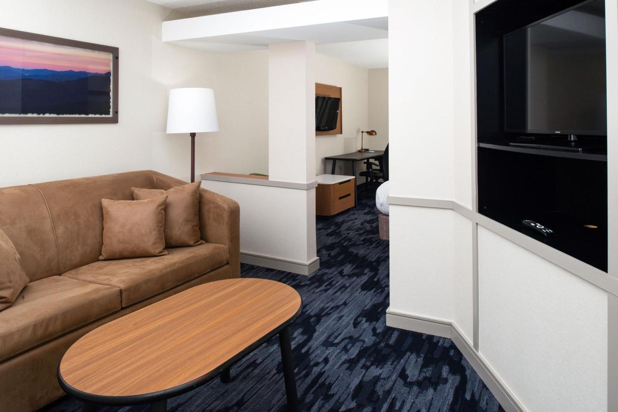 Fairfield Inn & Suites Greensboro Wendover Екстериор снимка