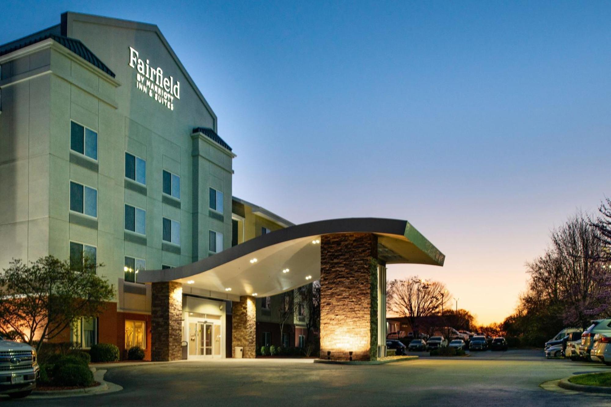 Fairfield Inn & Suites Greensboro Wendover Екстериор снимка