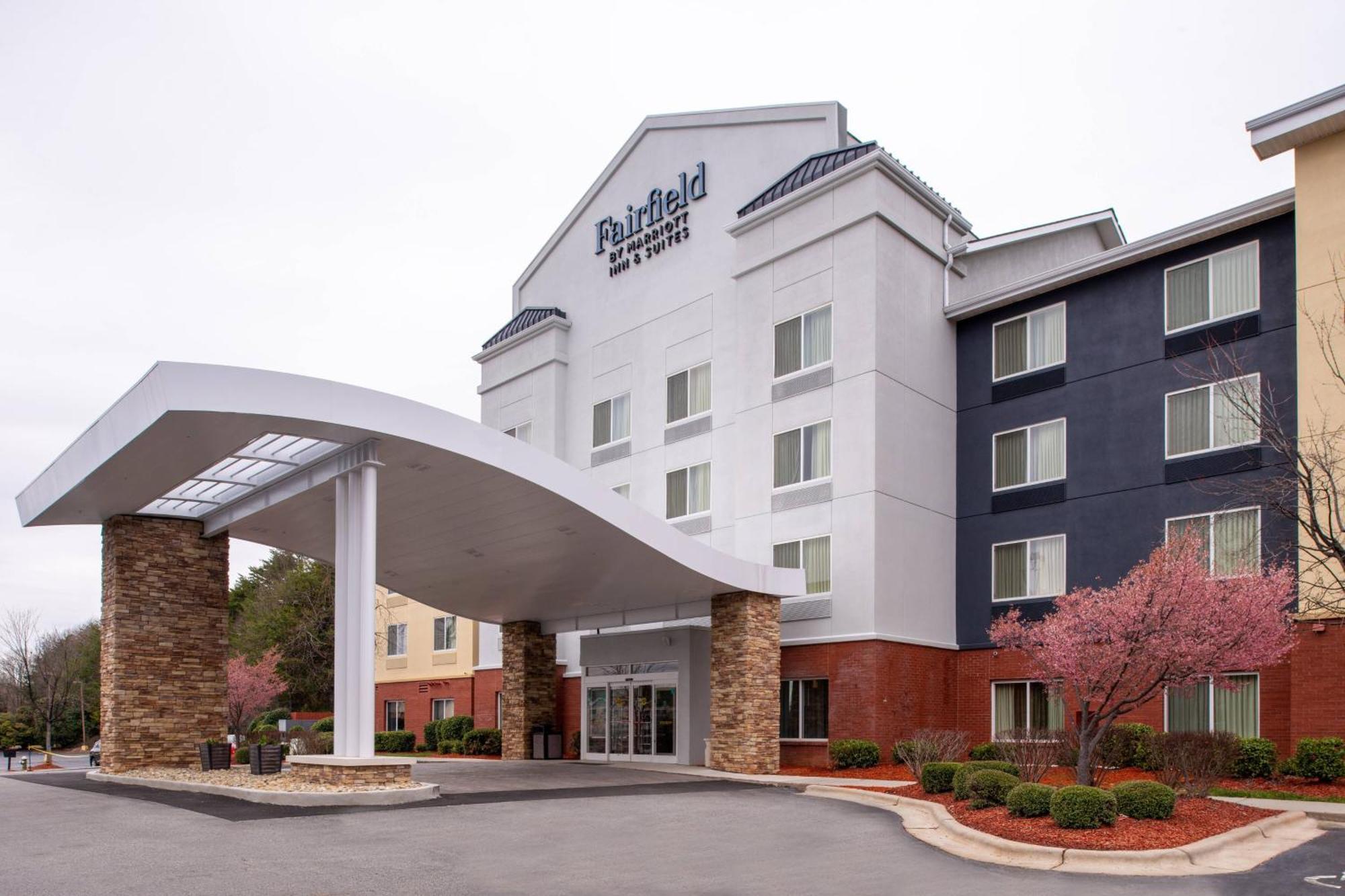 Fairfield Inn & Suites Greensboro Wendover Екстериор снимка