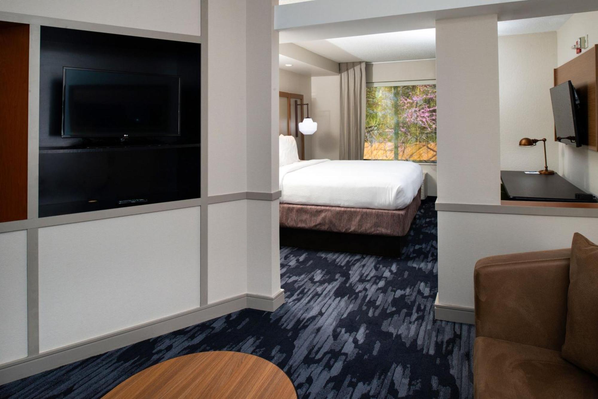 Fairfield Inn & Suites Greensboro Wendover Екстериор снимка