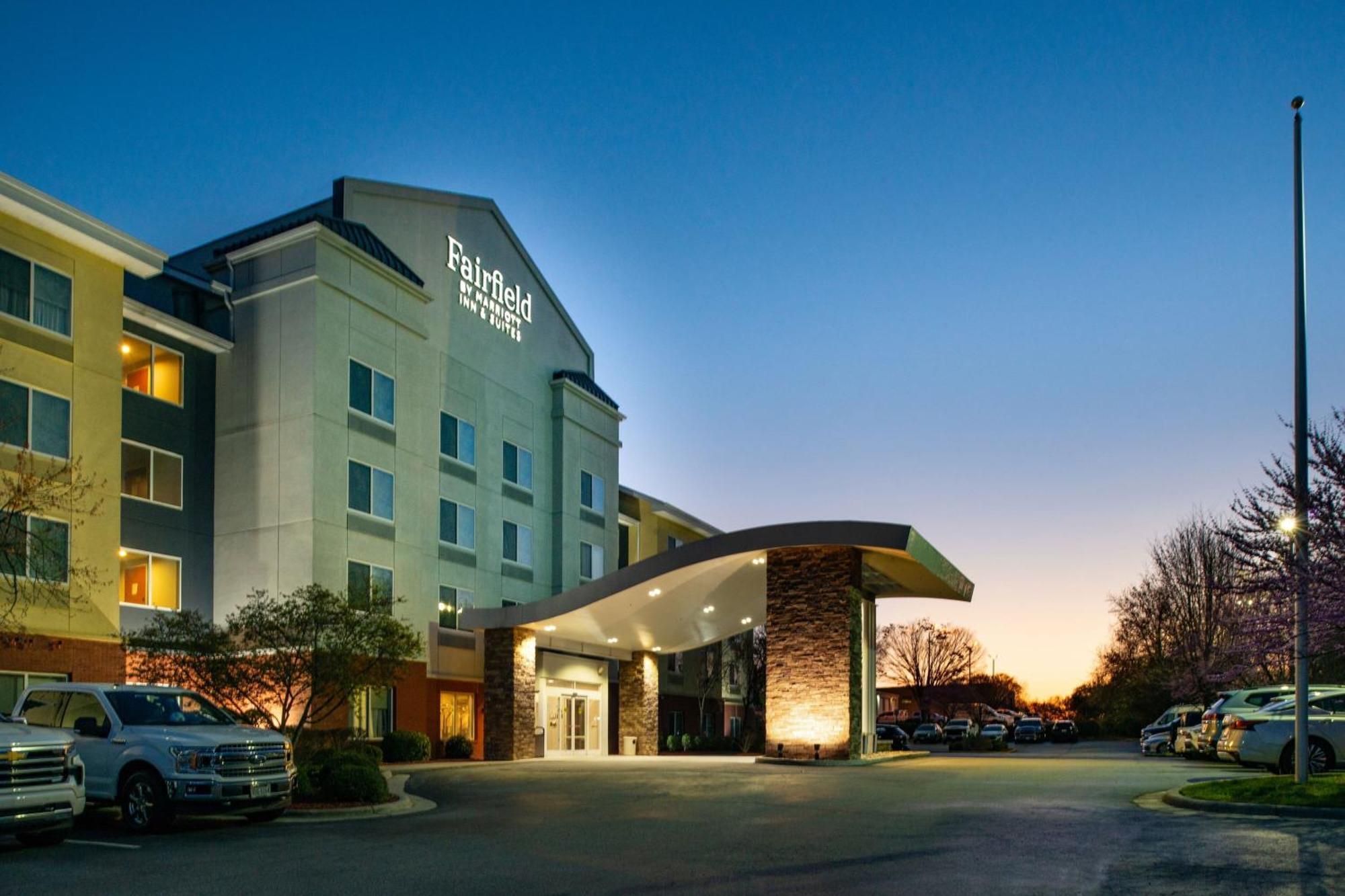 Fairfield Inn & Suites Greensboro Wendover Екстериор снимка