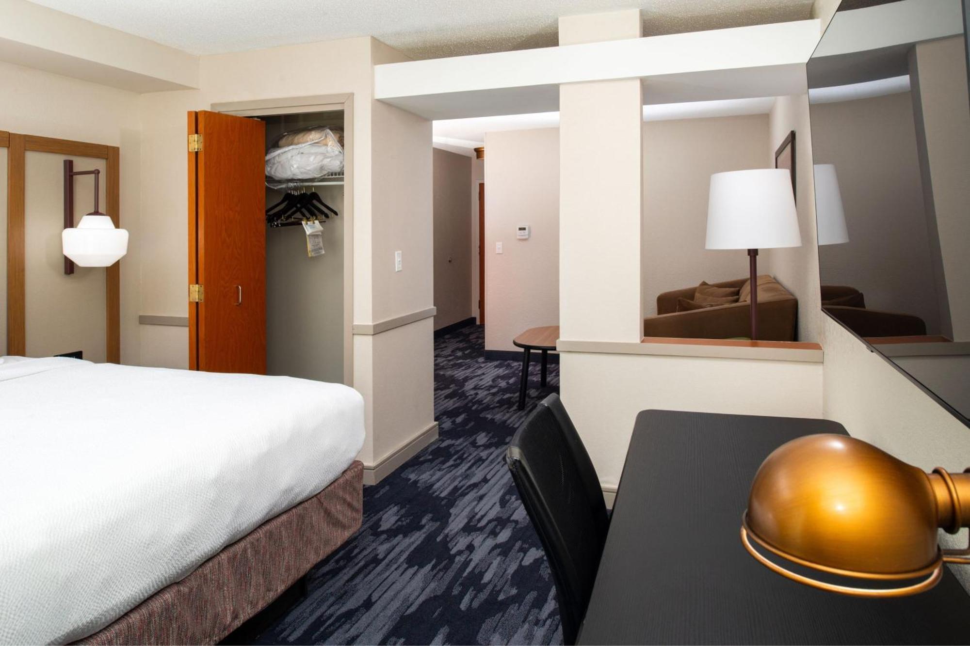 Fairfield Inn & Suites Greensboro Wendover Екстериор снимка