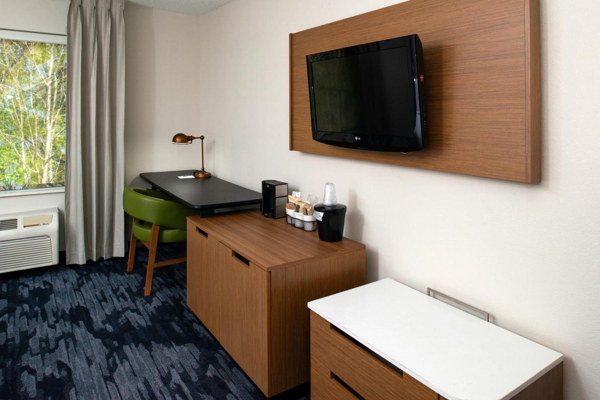 Fairfield Inn & Suites Greensboro Wendover Екстериор снимка