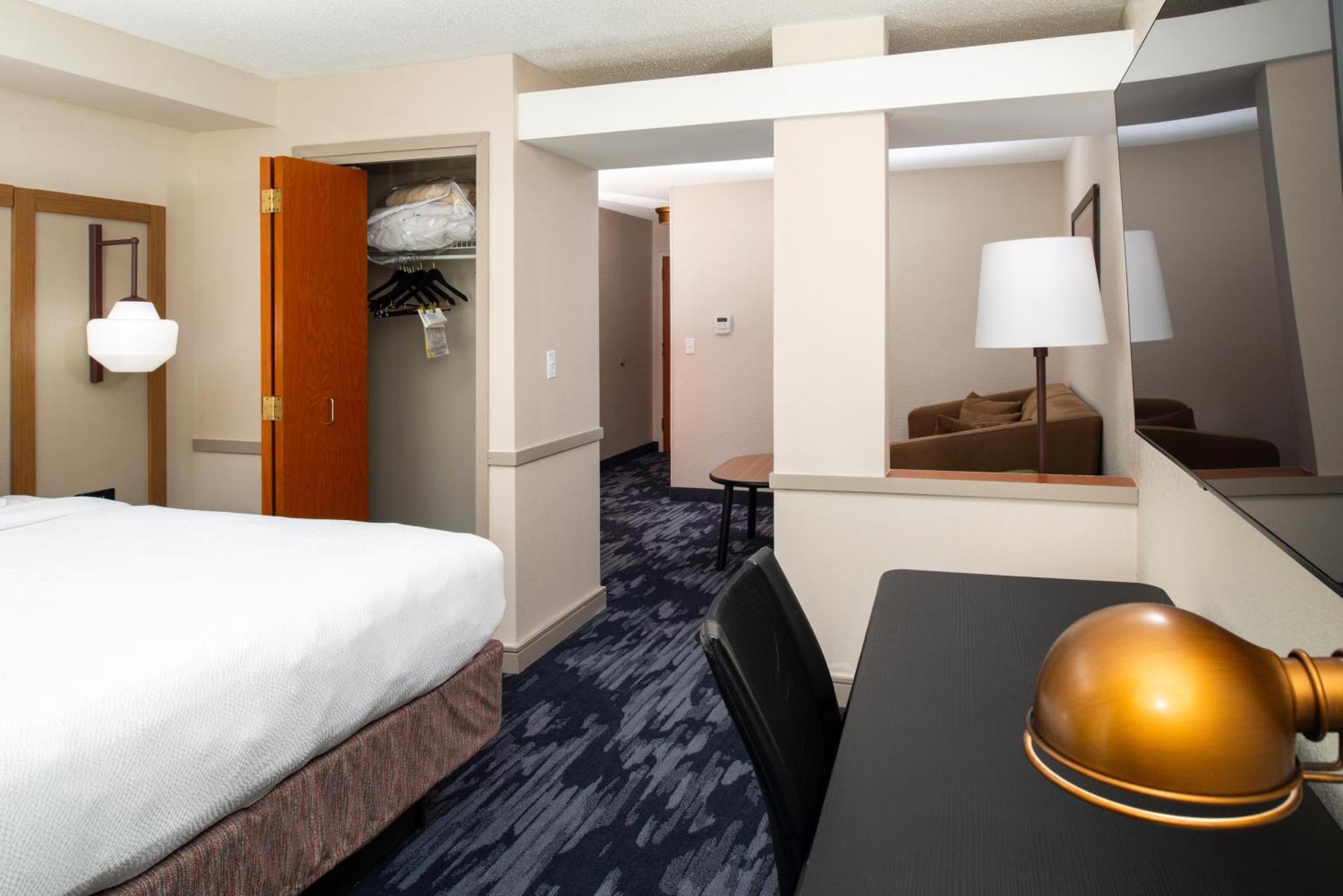 Fairfield Inn & Suites Greensboro Wendover Екстериор снимка