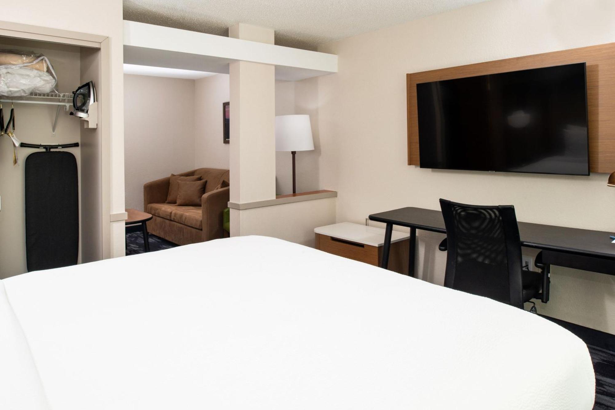 Fairfield Inn & Suites Greensboro Wendover Екстериор снимка