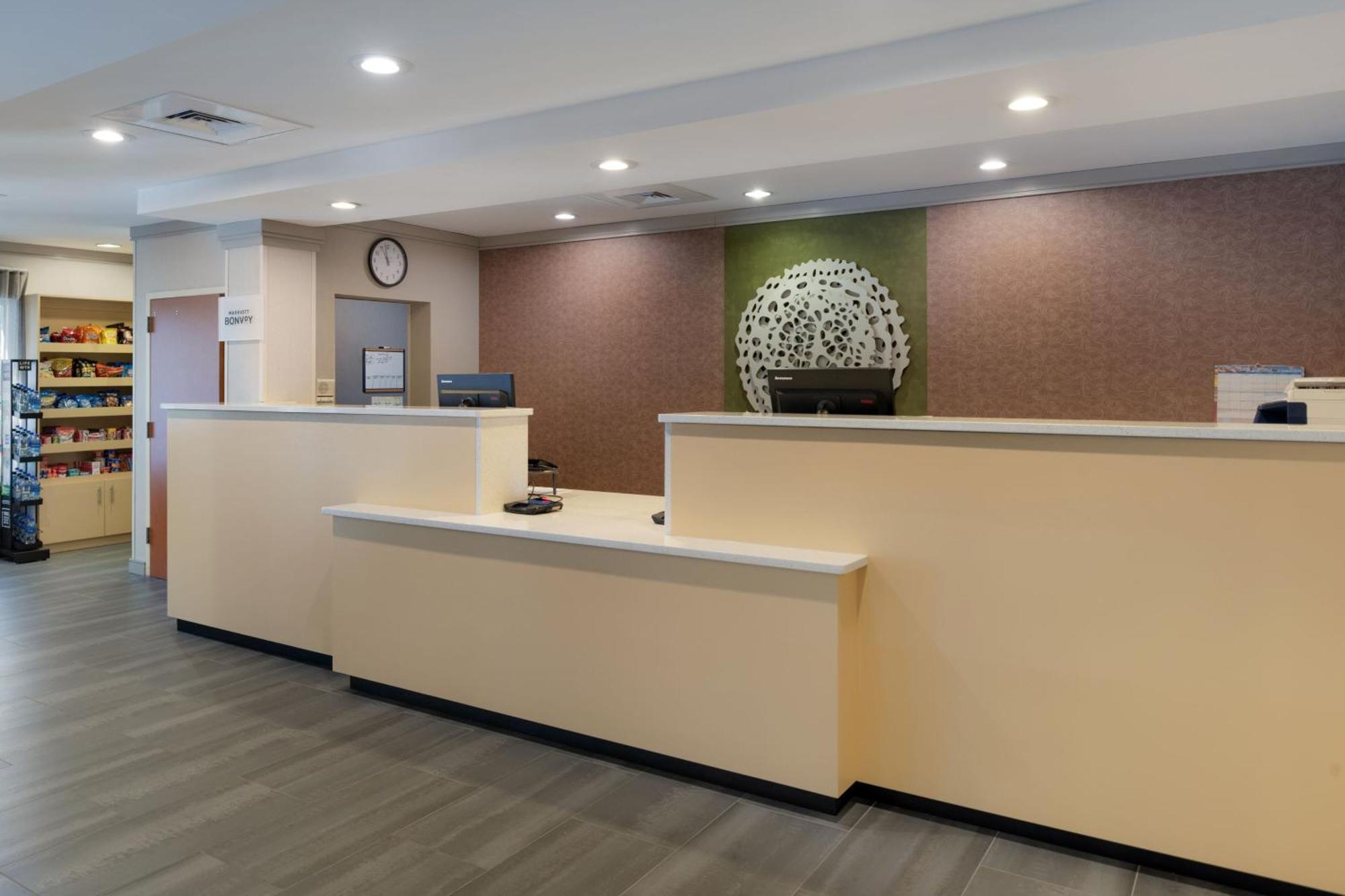 Fairfield Inn & Suites Greensboro Wendover Екстериор снимка