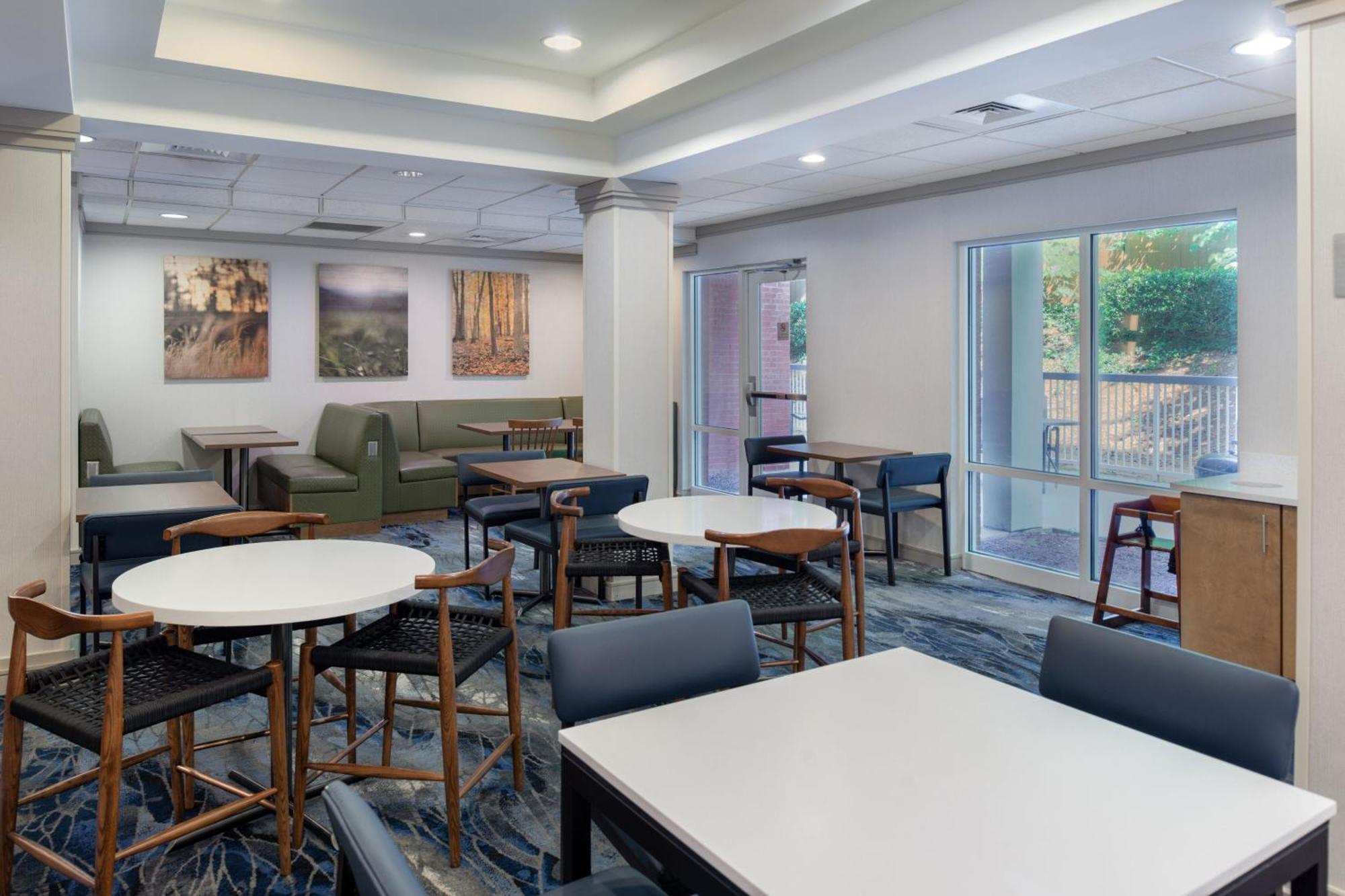 Fairfield Inn & Suites Greensboro Wendover Екстериор снимка