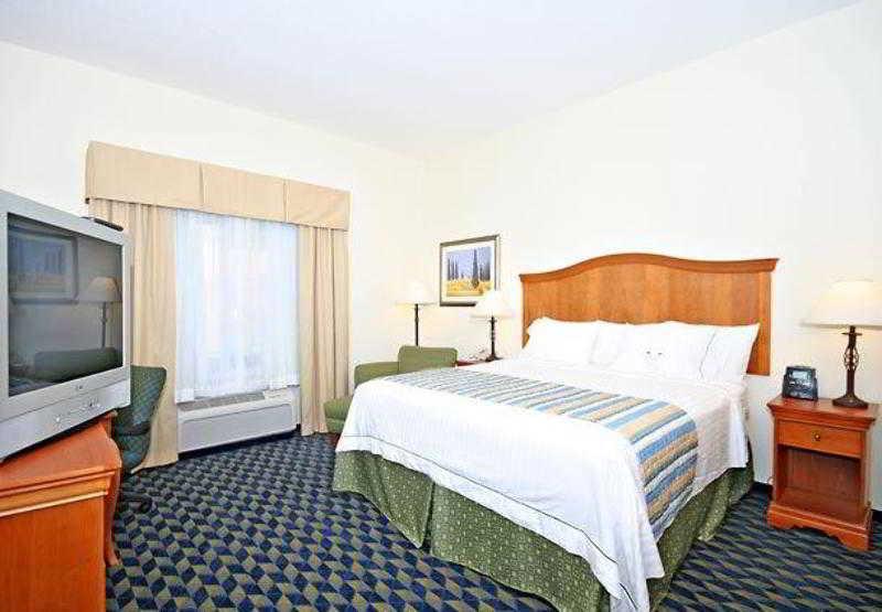 Fairfield Inn & Suites Greensboro Wendover Екстериор снимка